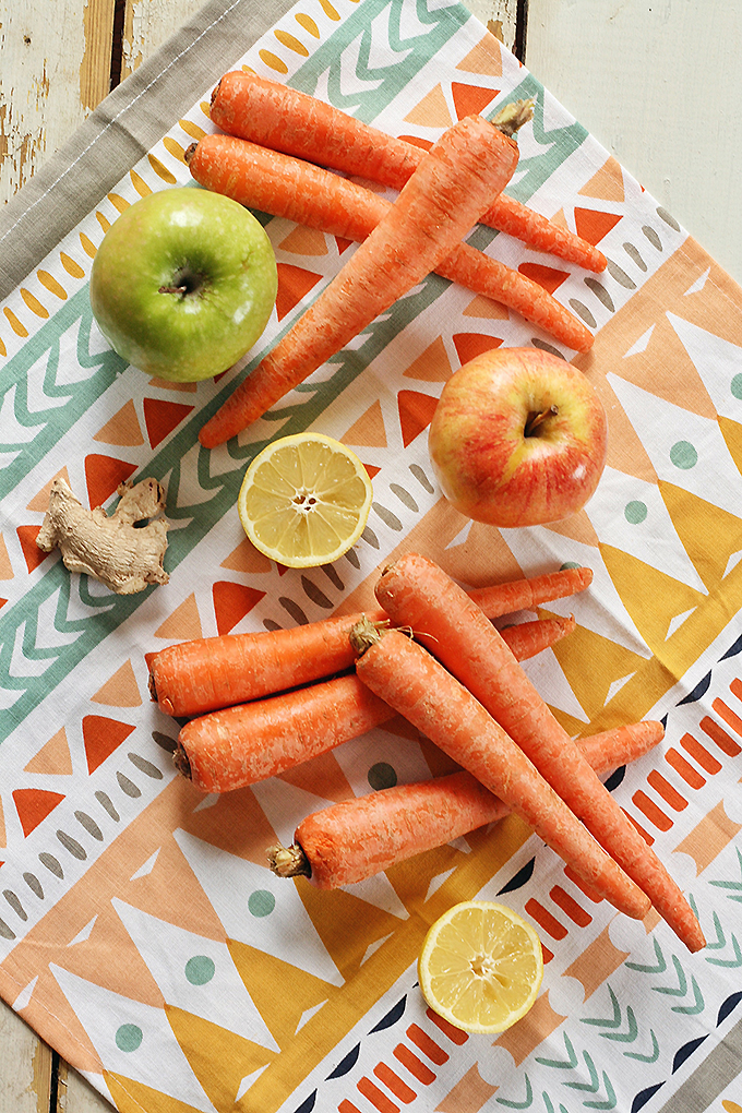 Apple Carrot Lemon Ginger Juice // JustineCelina.com