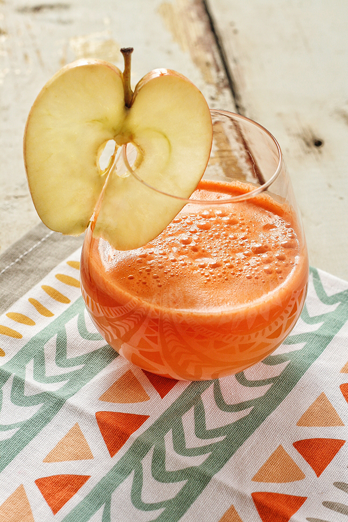 Apple Carrot Lemon Ginger Juice // JustineCelina.com