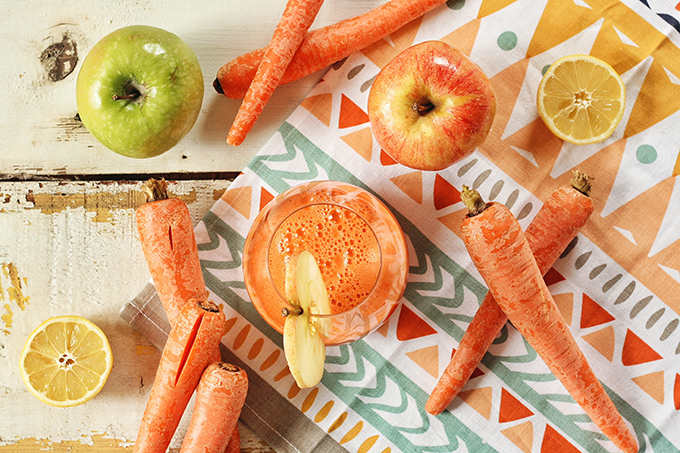 Apple Carrot Lemon Ginger Juice // JustineCelina.com