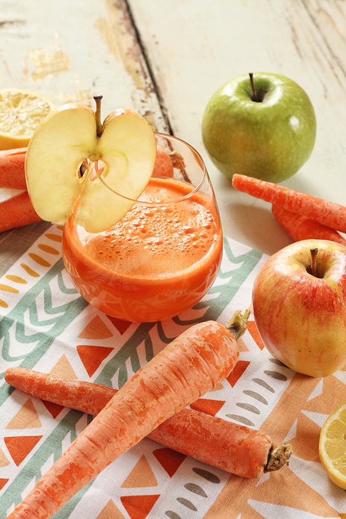 Apple Carrot Lemon Ginger Juice // JustineCelina.com