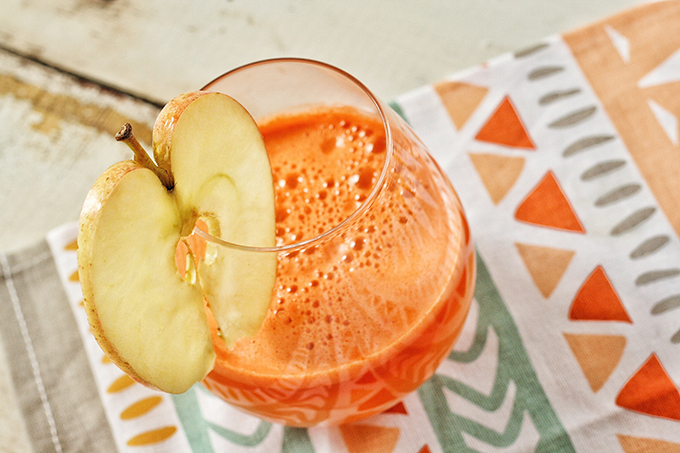 Apple Carrot Lemon Ginger Juice // JustineCelina.com