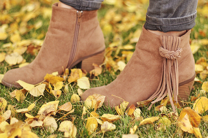 How to Style A Poncho // Forever 21 Fringe Booties Detail // JustineCelina.com