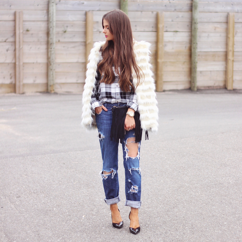 FAUX FUR + DISTRESSED DENIM - JustineCelina