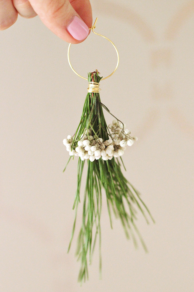 DIY | Mistletoe Inspired Wine Charms