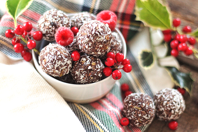 Dark Chocolate Raspberry Energy Bites // JustineCelina.com