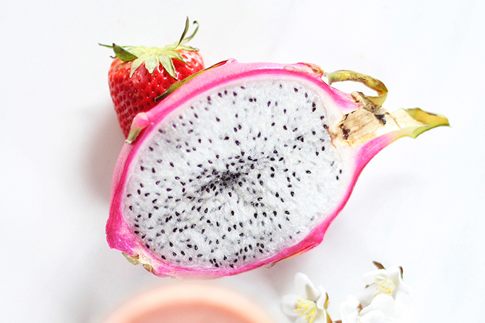 Dragonfruit Bubble Tea Smoothie // JustineCelina.com