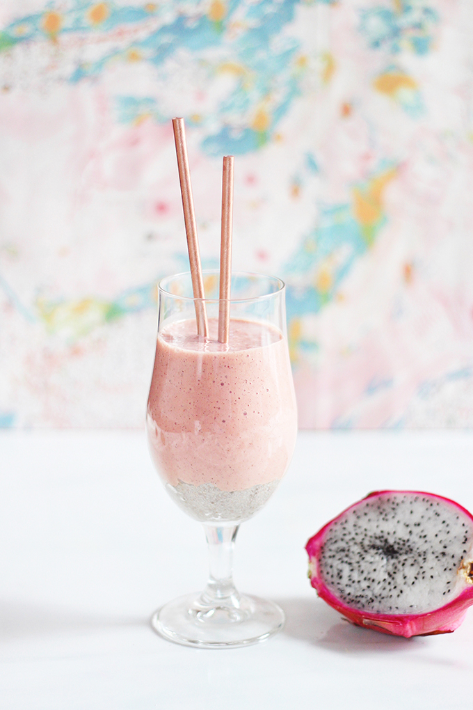 Dragonfruit Bubble Tea Smoothie // JustineCelina.com