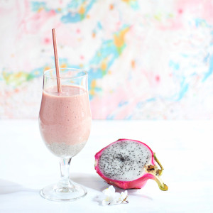 Dragonfruit Bubble Tea Smoothie // JustineCelina.com