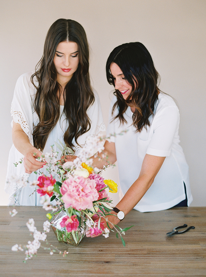 DIY | How to Make a Summer Flower Arrangement with Rebecca Dawn Design // JustineCelina.com