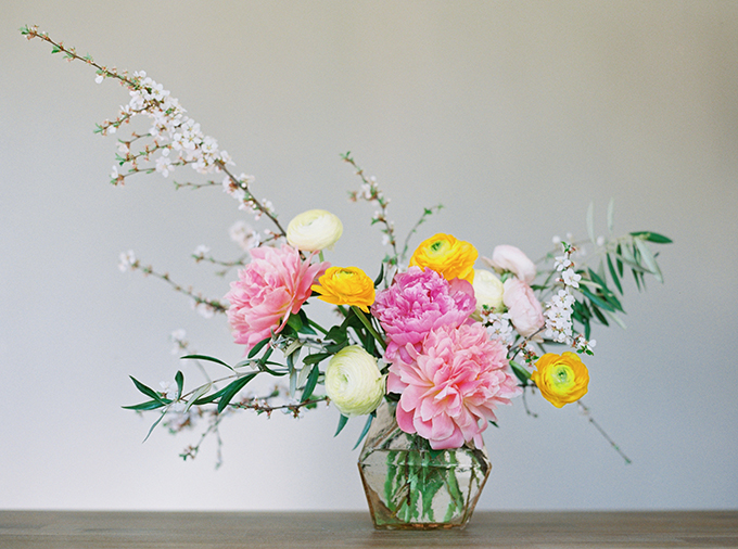 DIY | How to Make a Summer Flower Arrangement with Rebecca Dawn Design | Adding Secondary Flowers | Pink Peonies // JustineCelina.com