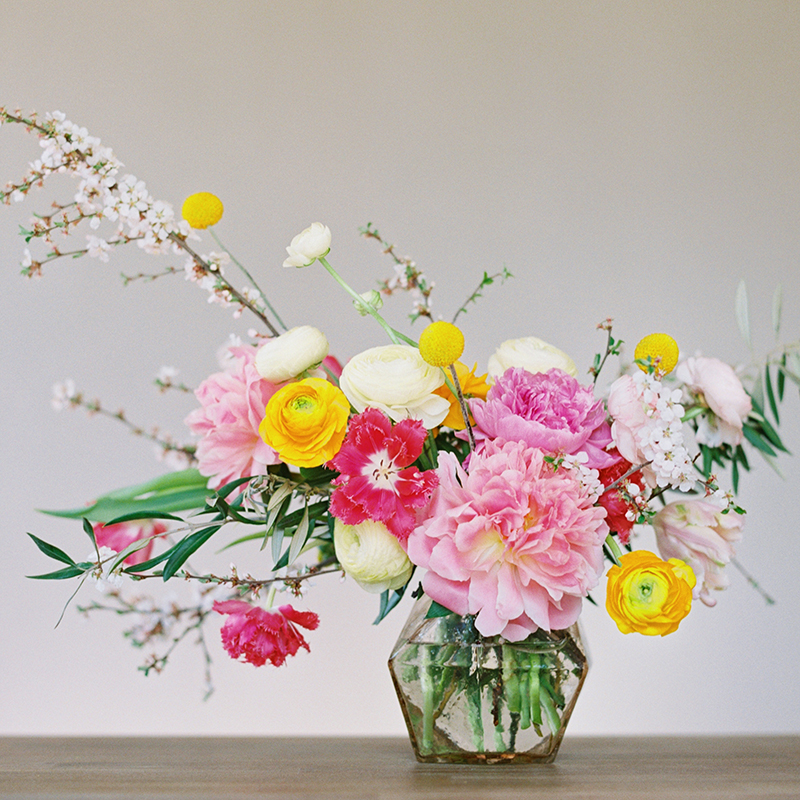 DIY | How to Make a Summer Flower Arrangement with Rebecca Dawn Design // JustineCelina.com