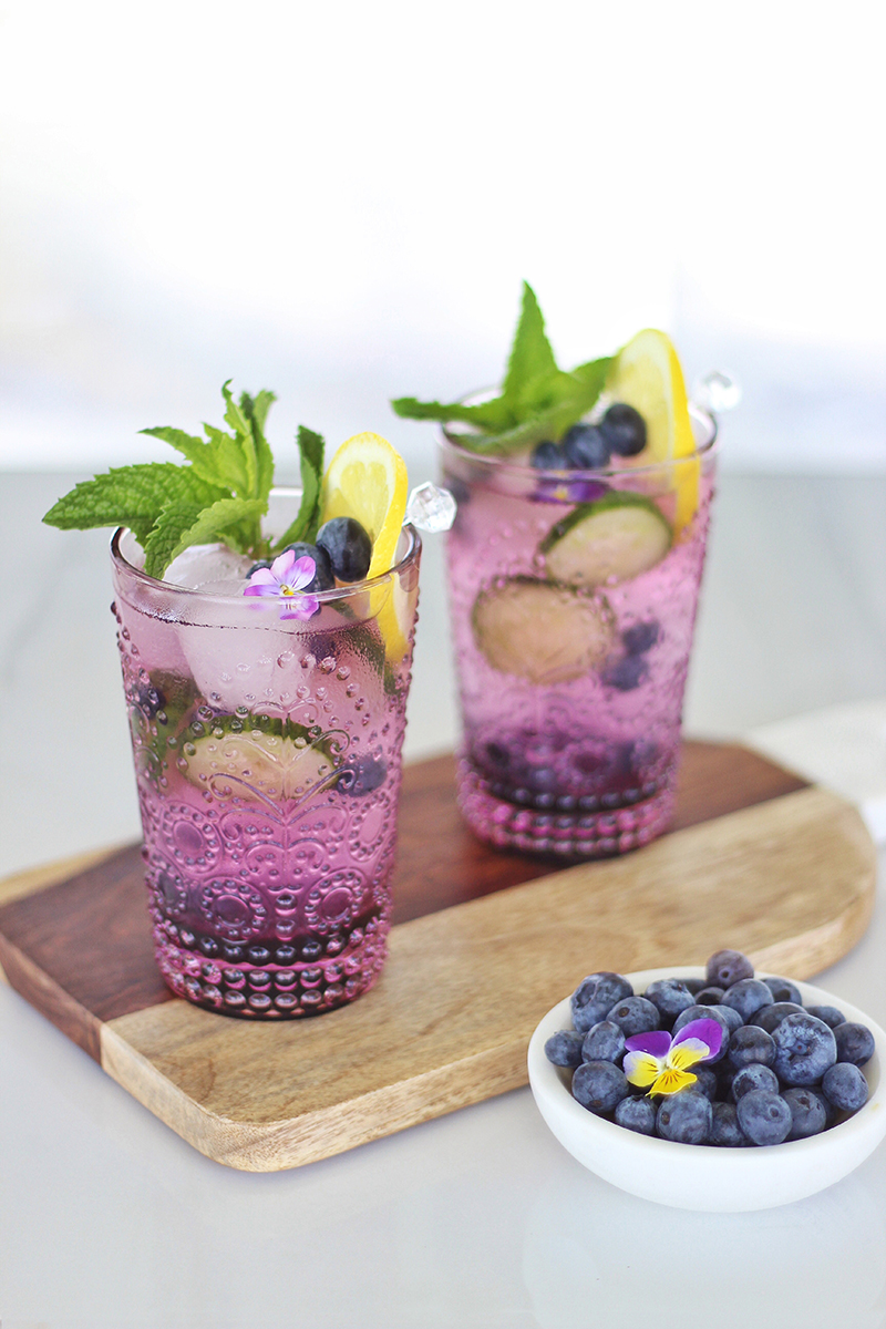 Blueberry Lemon and Cucumber Gin Mojitos | A refreshing, clean, refined sugar free cocktail | Blueberry Mojito Recipe | Muddled Blueberry Cocktail | Blueberry Cocktail Gin | How to Muddle Blueberries | Best summer Cocktails // JustineCelina.com