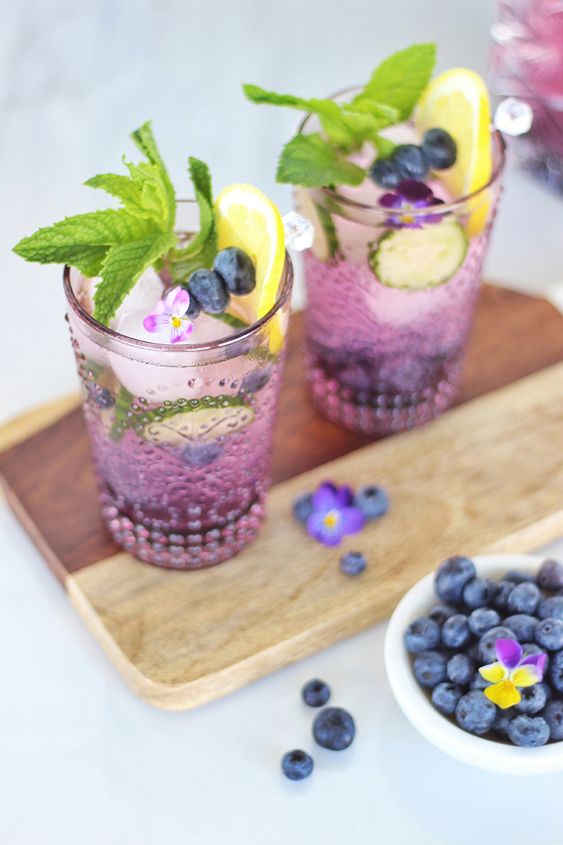 Blueberry Lemon and Cucumber Gin Mojitos | A refreshing, clean, refined sugar free cocktail | Blueberry Mojito Recipe | Muddled Blueberry Cocktail | Blueberry Cocktail Gin | How to Muddle Blueberries | Best summer Cocktails // JustineCelina.com