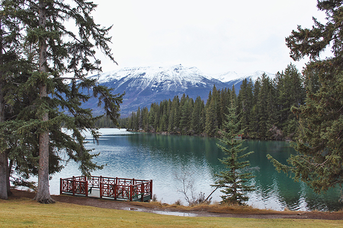 Christmas in November 2016 at the Fairmont Jasper Park Lodge | Beauvert Lake // JustineCelina.com