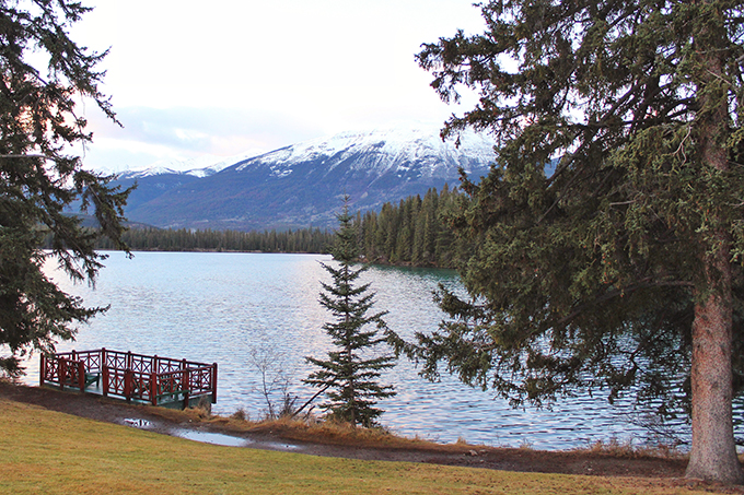 Christmas in November 2016 at the Fairmont Jasper Park Lodge | Beauvert Lake // JustineCelina.com