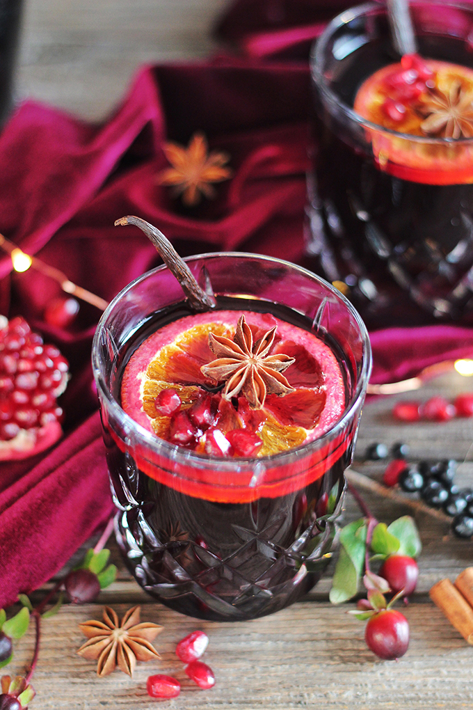 Vanilla Pomegranate Mulled Wine // JustineCelina.com