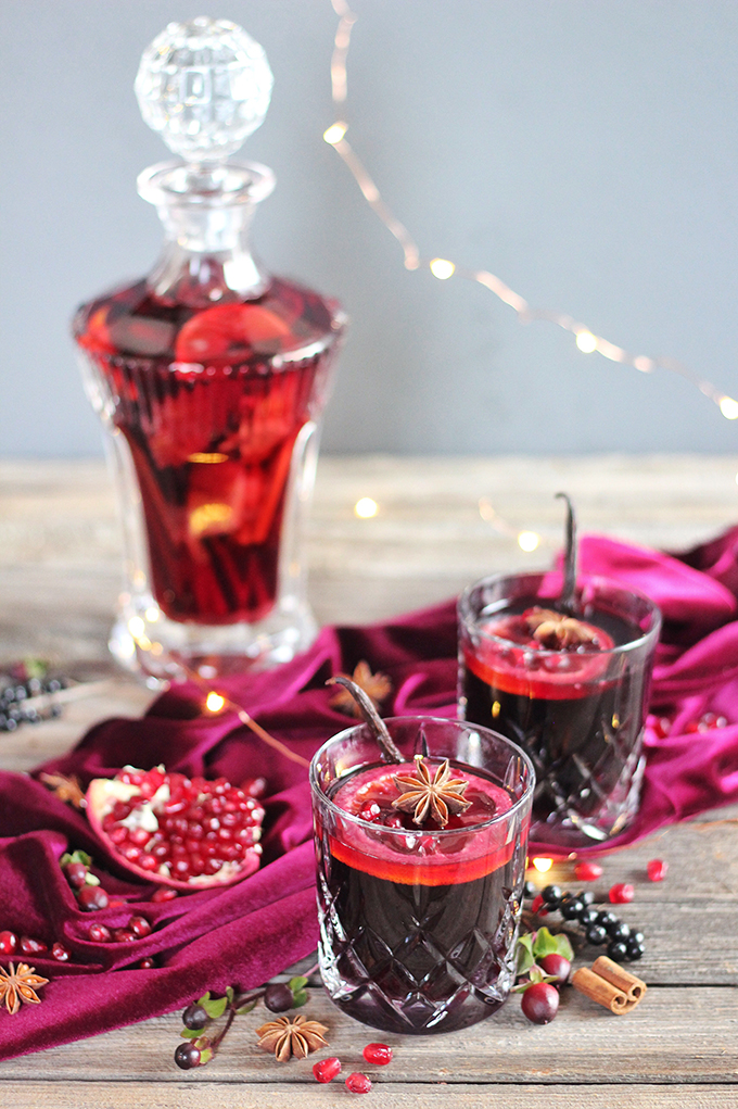 Vanilla Pomegranate Mulled Wine // JustineCelina.com