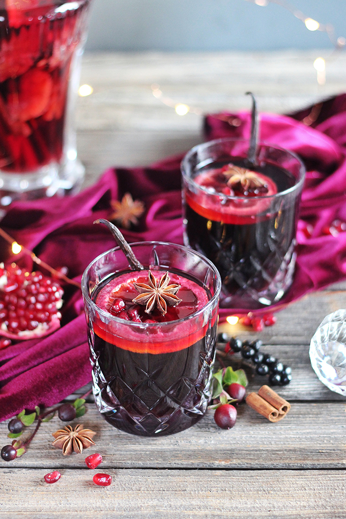 Vanilla Pomegranate Mulled Wine // JustineCelina.com