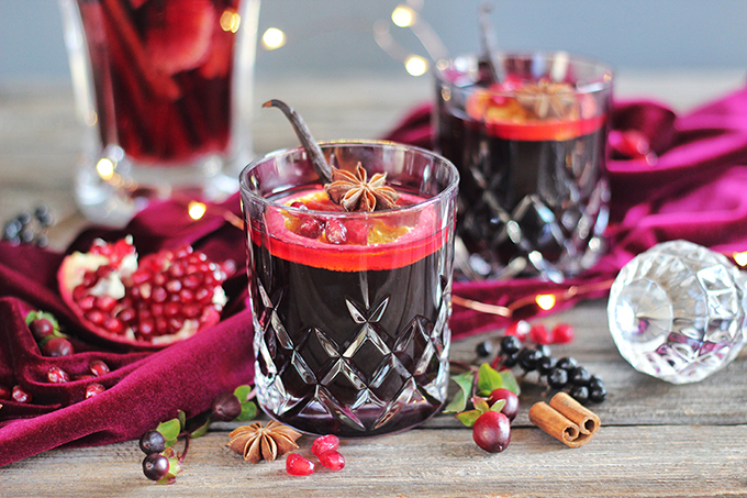 Vanilla Pomegranate Mulled Wine // JustineCelina.com