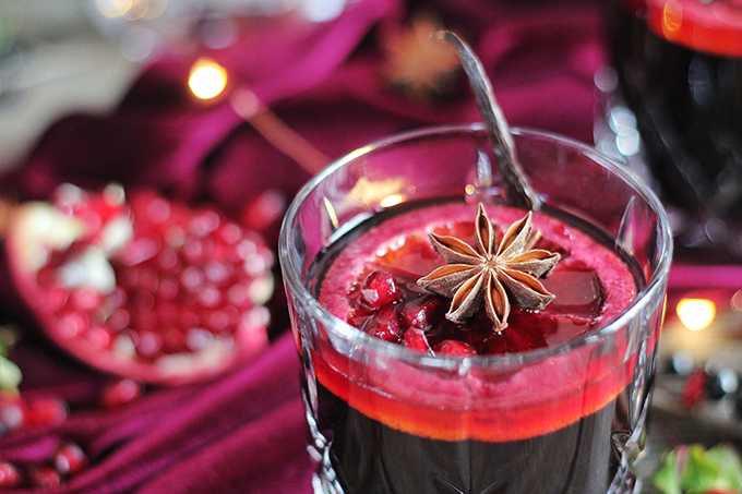 Vanilla Pomegranate Mulled Wine // JustineCelina.com