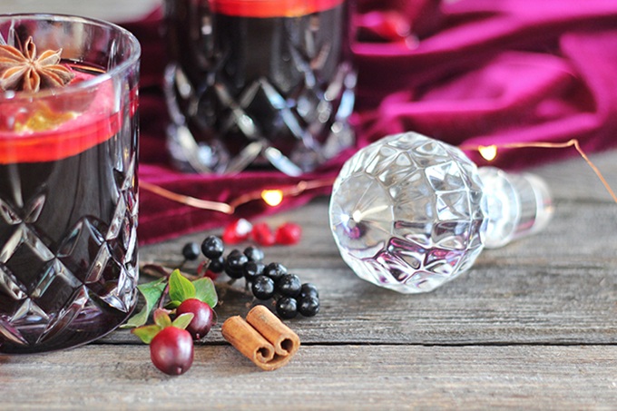 Vanilla Pomegranate Mulled Wine // JustineCelina.com