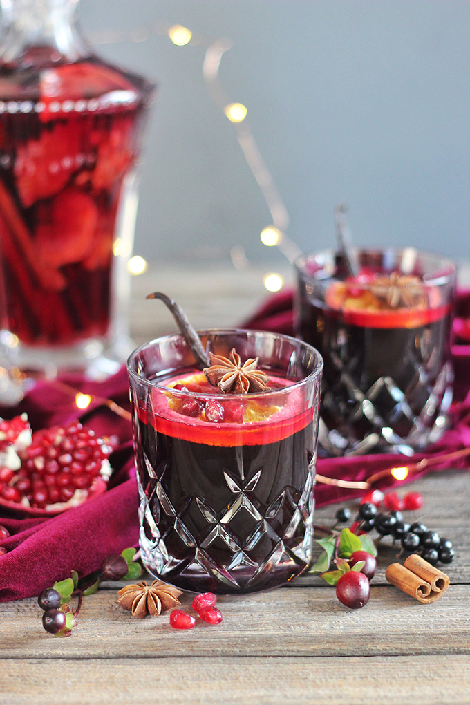 Vanilla Pomegranate Mulled Wine // JustineCelina.com