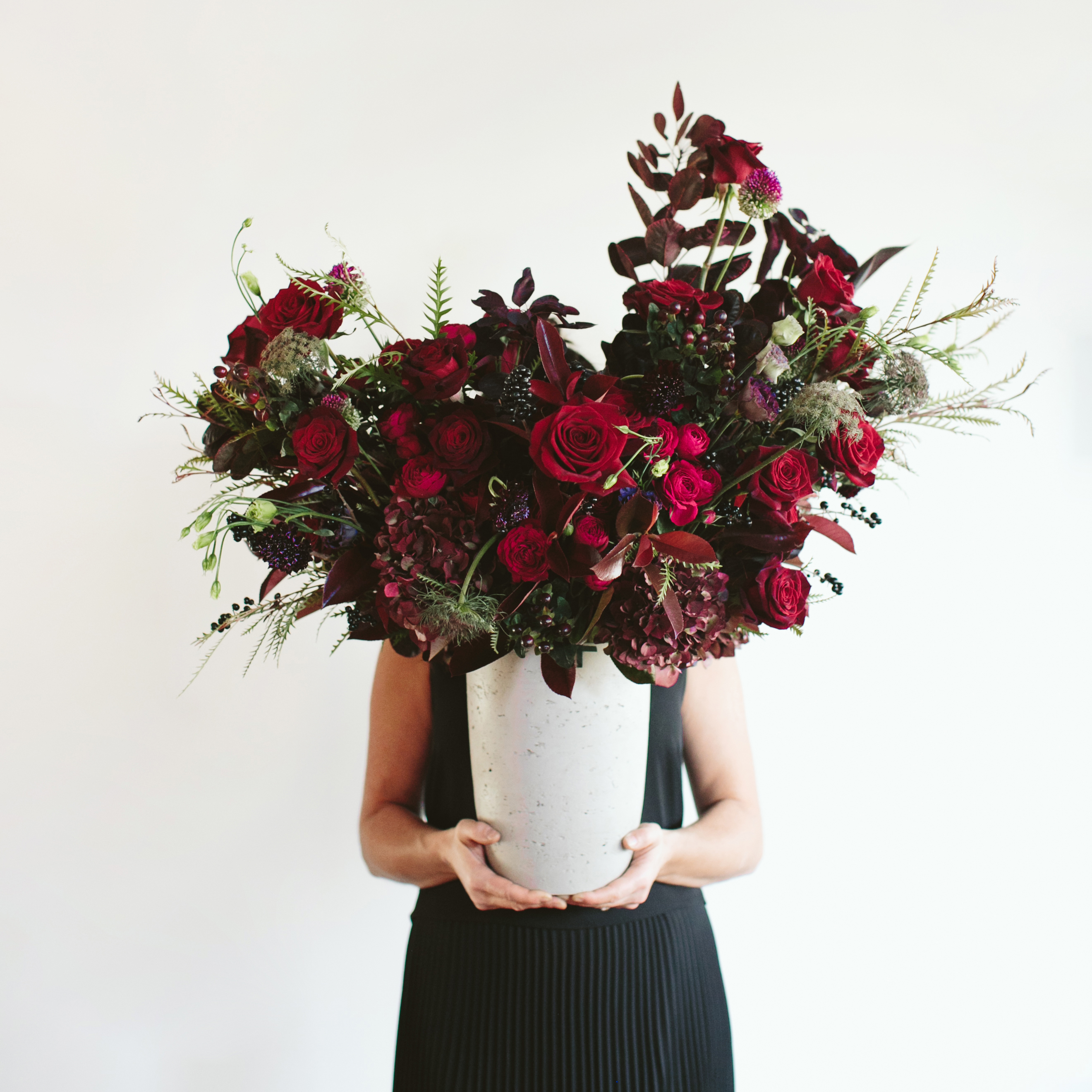 Luxe Holiday Floral Inspiration | Moody Winter Flower Arrangement with Black Magic Roses, Black Baccara Roses Gem and Lace Spray Garden Roses, Liqustrom, Hypericum, Allium, Lisianthus, Scabiosa, Chocolate Lace, Cotinus, Photina and Grevillea by Rebecca Dawn Design // JustineCelina.com
