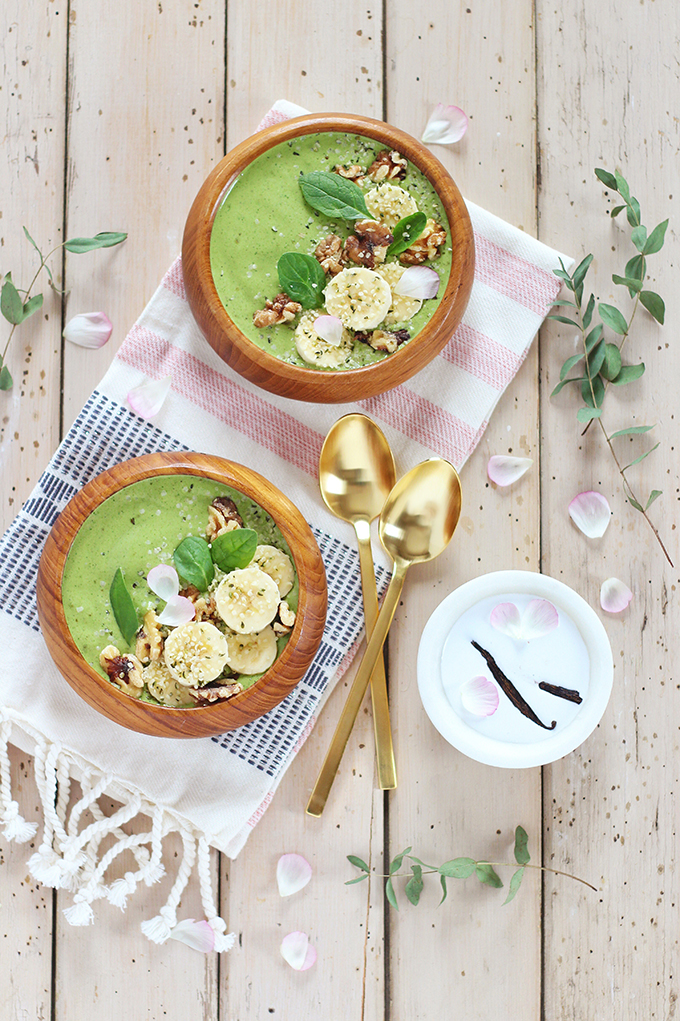 Pantone Inspired Banana Walnut Green Smoothie Bowl // JustineCelina.com