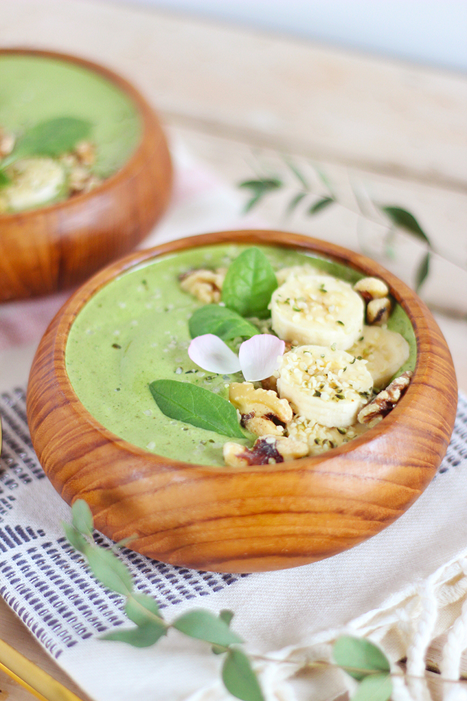 Pantone Inspired Banana Walnut Green Smoothie Bowl // JustineCelina.com