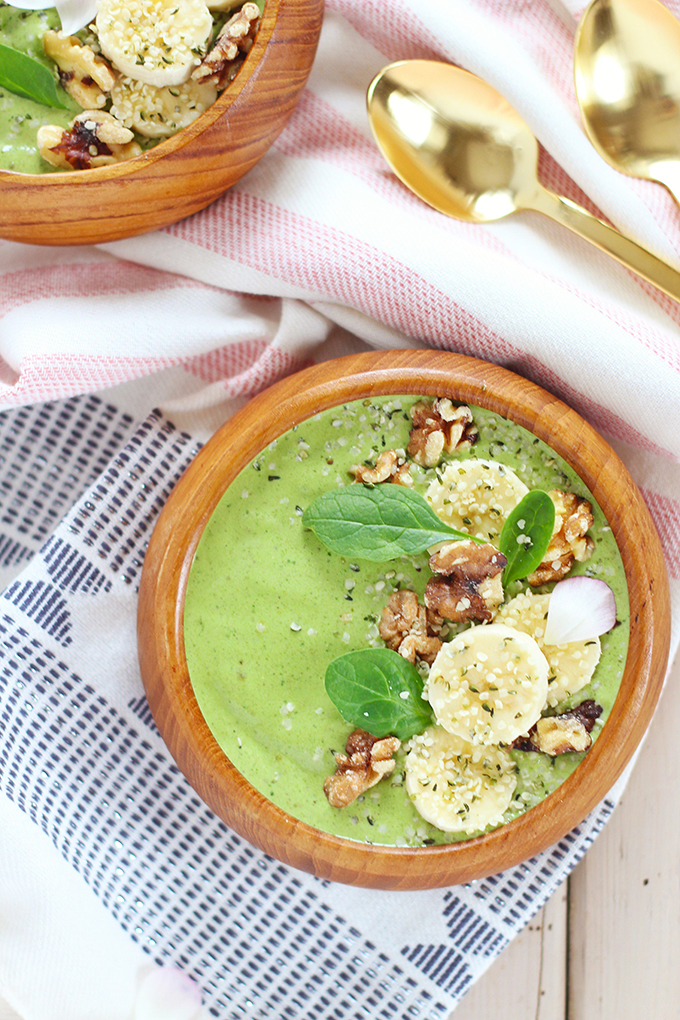 Pantone Inspired Banana Walnut Green Smoothie Bowl // JustineCelina.com