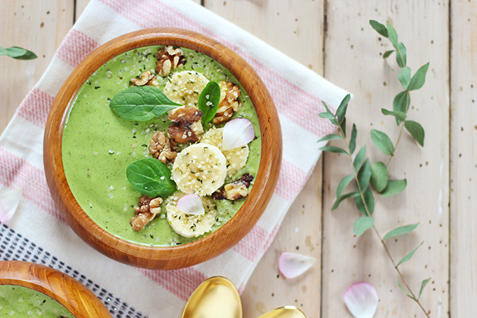 Pantone Inspired Banana Walnut Green Smoothie Bowl // JustineCelina.com