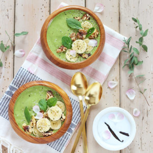 Pantone Inspired Banana Walnut Green Smoothie Bowl // JustineCelina.com