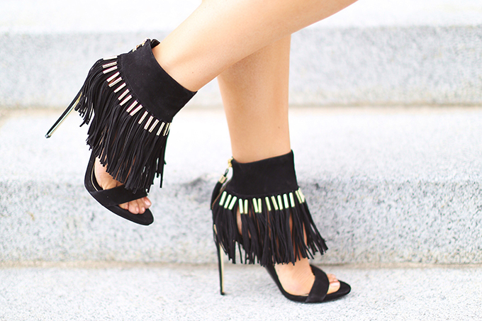 SUMMER 2017 MEGA SHOE GUIDE | 30 PAIRS! | Rachel Zoe - Suede Fringe Sandals in Black Marshalls Canada // JustineCelina.com