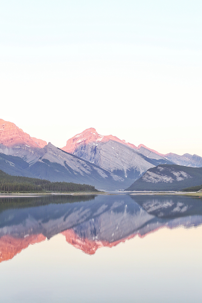 Checking In: 2017 Goals & Cultivating Balance | Pink Sunset over Spray Lakes, Canmore, Alberta // JustineCelina.com