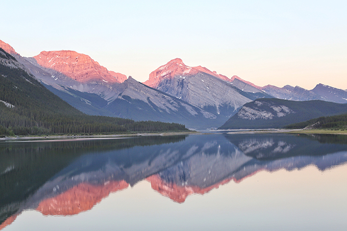 Checking In: 2017 Goals & Cultivating Balance | Pink Sunset over Spray Lakes, Canmore, Alberta // JustineCelina.com