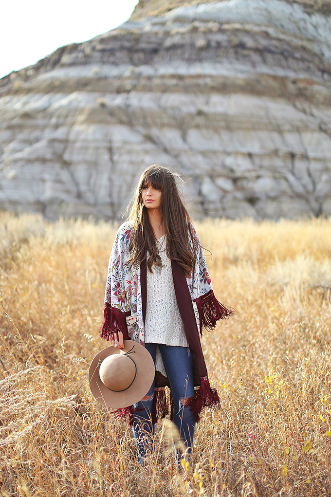 How to Style | Kimonos for Autumn | Exploring the Alberta Badlands near Drumheller, Canada // JustineCelina.com