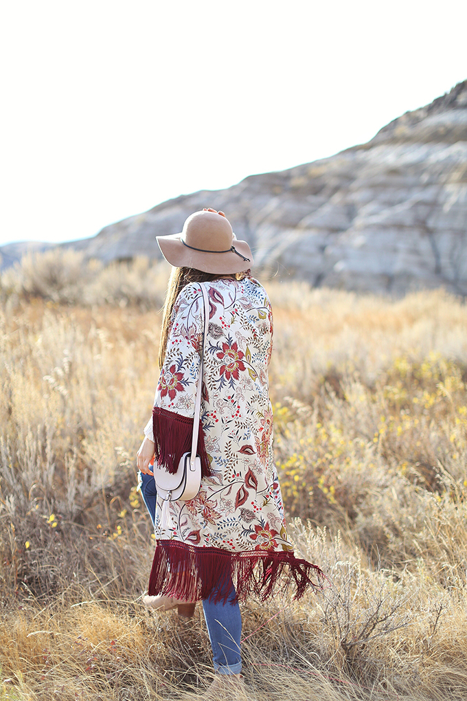 How to Style | Kimonos for Autumn | Exploring the Alberta Badlands near Drumheller, Canada // JustineCelina.com