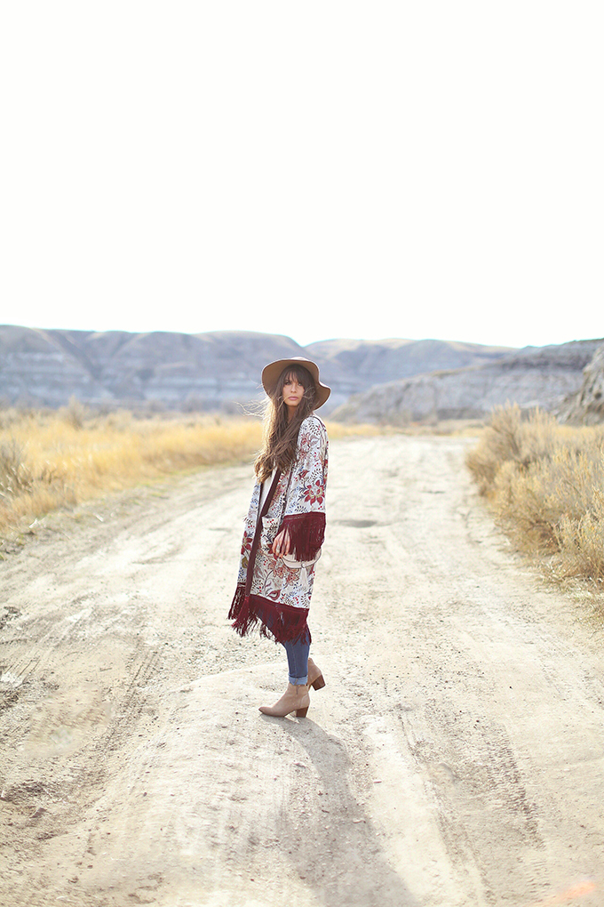 How to Style | Kimonos for Autumn | Exploring the Alberta Badlands near Drumheller, Canada // JustineCelina.com