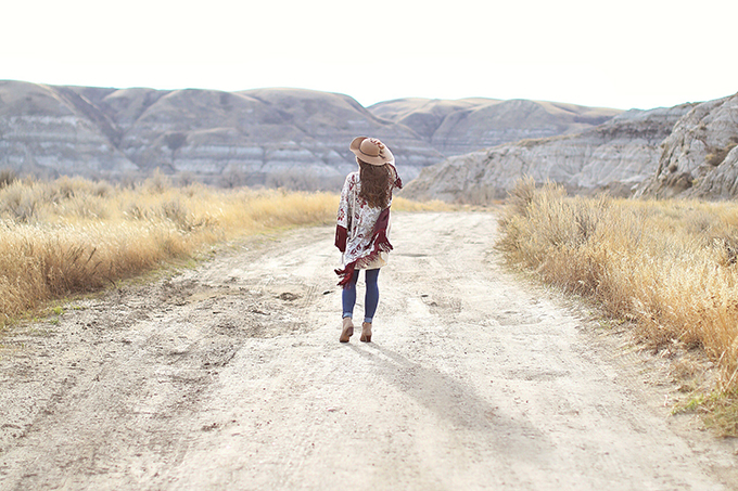 How to Style | Kimonos for Autumn | Exploring the Alberta Badlands near Drumheller, Canada // JustineCelina.com