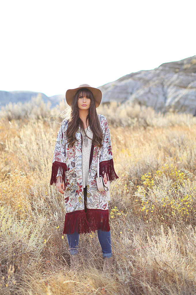 How to Style | Kimonos for Autumn | Exploring the Alberta Badlands near Drumheller, Canada // JustineCelina.com