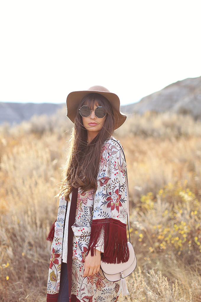 How to Style | Kimonos for Autumn | Exploring the Alberta Badlands near Drumheller, Canada // JustineCelina.com