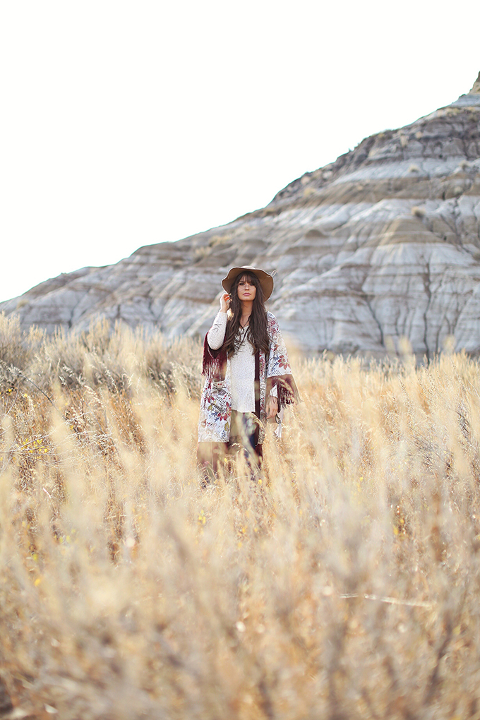 How to Style | Kimonos for Autumn | Exploring the Alberta Badlands near Drumheller, Canada // JustineCelina.com