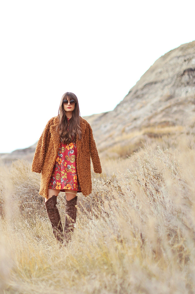 Autumn 2017 Trend Guide | That 70’s Style | Alberta Travel Fashion Blogger, Star Mine Suspension Bridge | Drumheller, Alberta | Alberta Badlands // JustineCelina.com