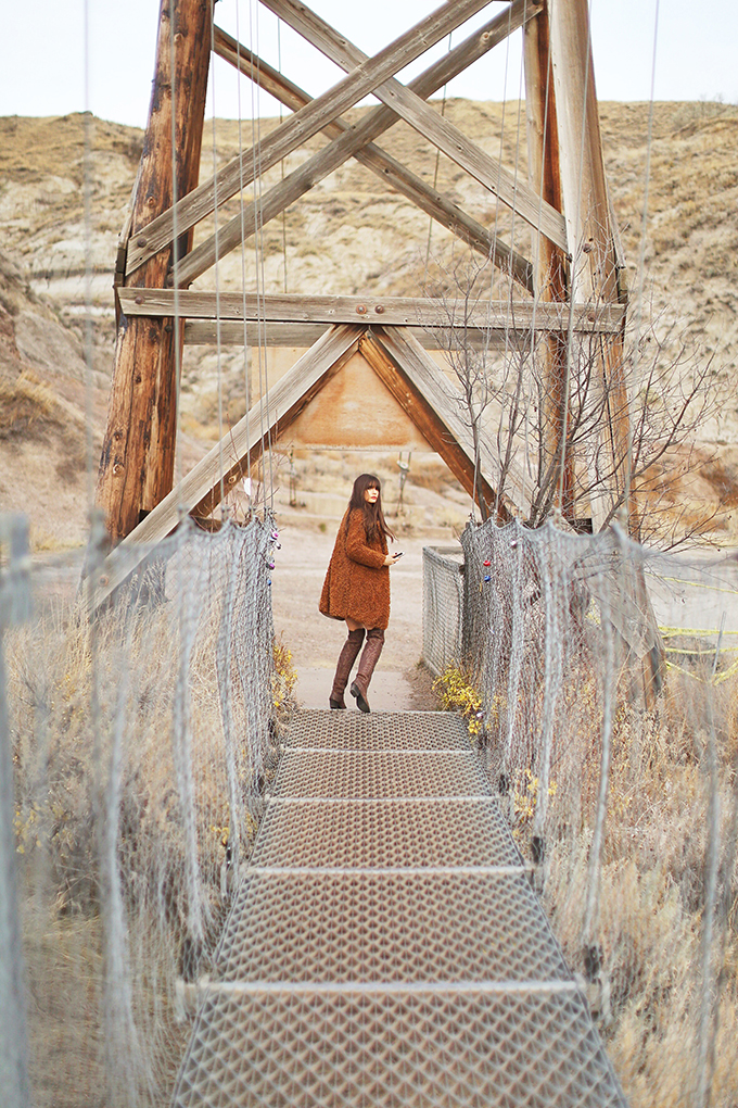 Autumn 2017 Trend Guide | That 70’s Style | Alberta Travel Fashion Blogger, Star Mine Suspension Bridge | Drumheller, Alberta | Alberta Badlands // JustineCelina.com