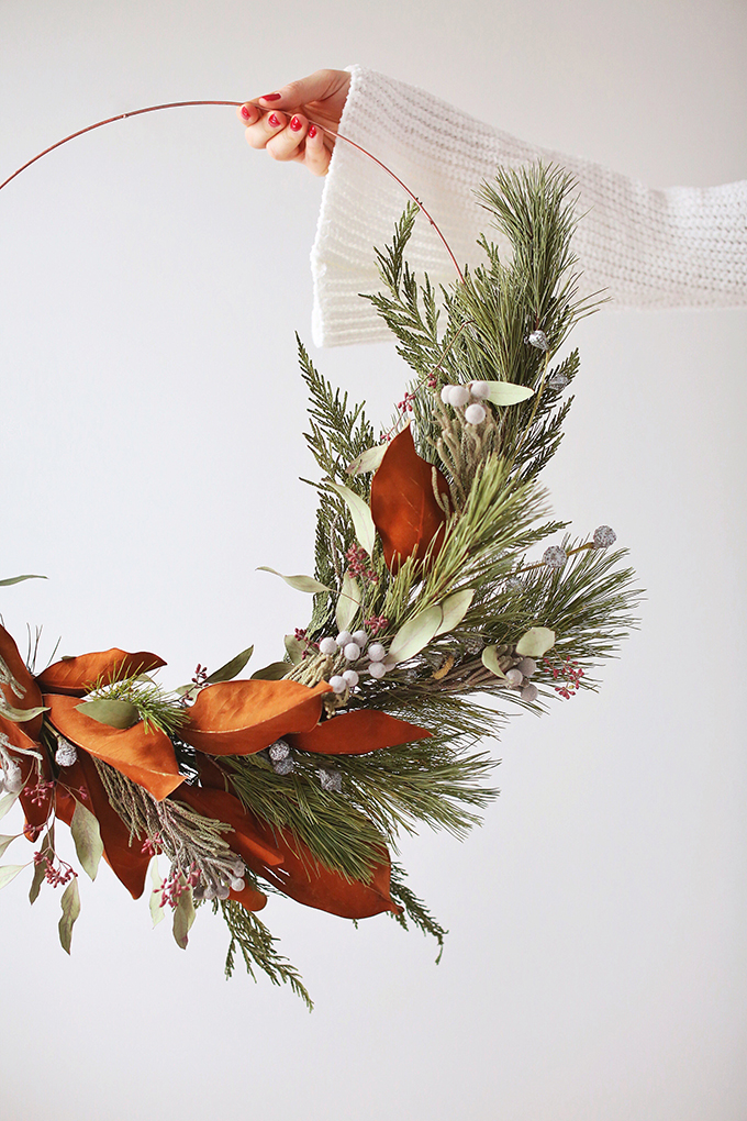 DIY | Asymmetrical Holiday Wreath | How to Make an Asymmetrical Holiday Wreaths for Christmas with Pine, Cedar, Brunia, Eucalyptus pods, Red Ironbark Eucalyptus and Magnolia | Christmas Wreath DIY | Modern Christmas Wreath DIY // JustineCelina.com