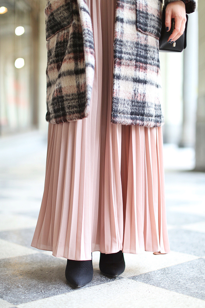 What to Wear to | Casual Holiday Parties | Holiday 2017 | Blush Pleated Maxi Skirt // JustineCelina.com