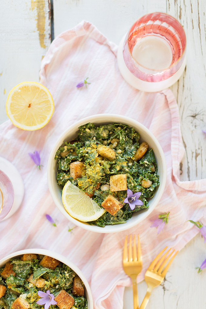 #Vegan Kale Caesar Salad with #GlutenFree Croutons | The Best Vegan Kale Ceasar Salad Recipe | Healthy, #PlantBased Summer Recipes | #MeatlessMonday // JustineCelina.com 