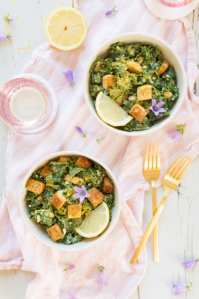 #Vegan Kale Caesar Salad with #GlutenFree Croutons | The Best Vegan Kale Ceasar Salad Recipe | Healthy, #PlantBased Summer Recipes | #MeatlessMonday // JustineCelina.com