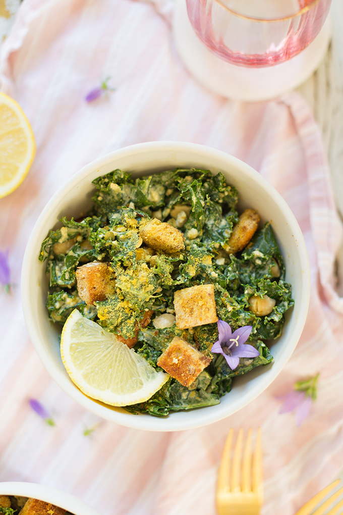 #Vegan Kale Caesar Salad with #GlutenFree Croutons | The Best Vegan Kale Ceasar Salad Recipe | Healthy, #PlantBased Summer Recipes | #MeatlessMonday // JustineCelina.com