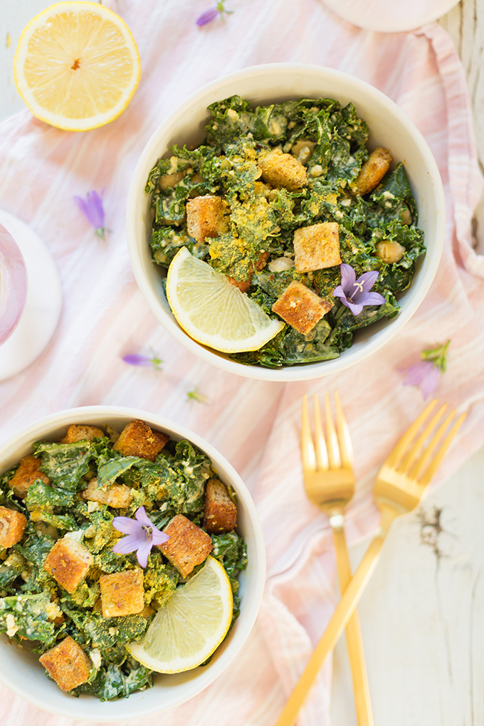 #Vegan Kale Caesar Salad with #GlutenFree Croutons | The Best Vegan Kale Ceasar Salad Recipe | Healthy, #PlantBased Summer Recipes | #MeatlessMonday // JustineCelina.com